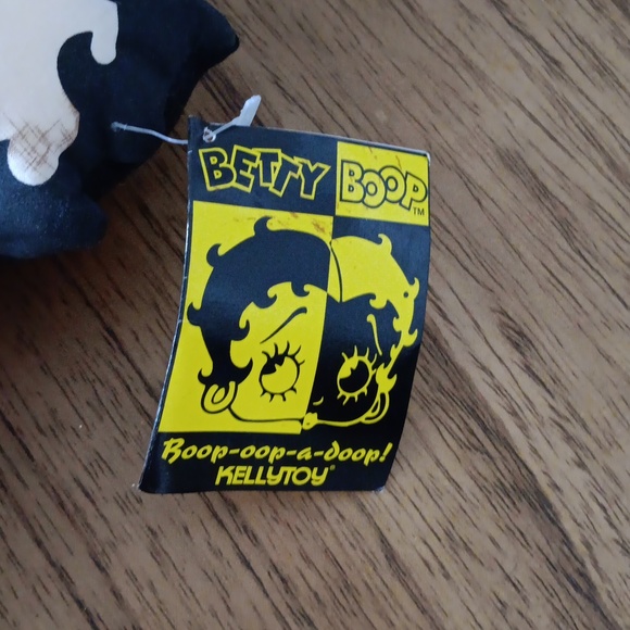 Betty Boop Cheerleader Collectable doll - Picture 3 of 3